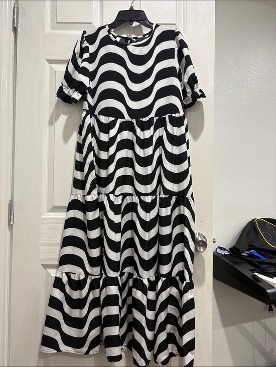 SHEIN Dresses & Skirts - SHEIN Black & White Wave Tiered Maxi Dress